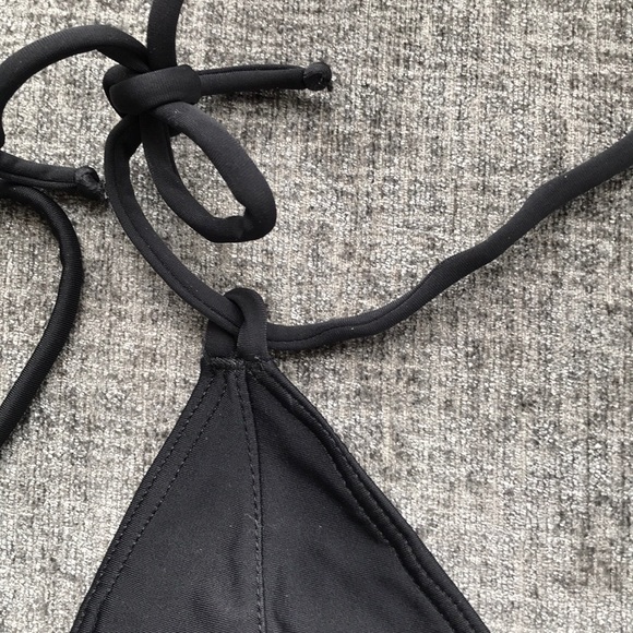 Size M bikini top black with unique neck tie - Picture 3 of 4
